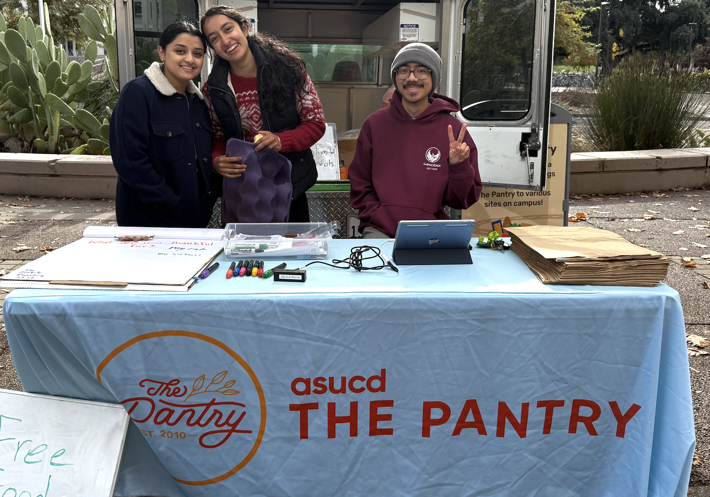 Mobile pantry volunteers